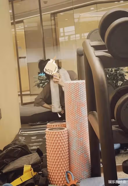 奚夢瑤曬產後健身照,身材恢復纖細如少女,扎倆小辮素顏超美