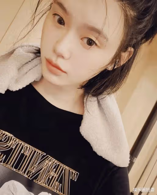 奚夢瑤曬產後健身照,身材恢復纖細如少女,扎倆小辮素顏超美