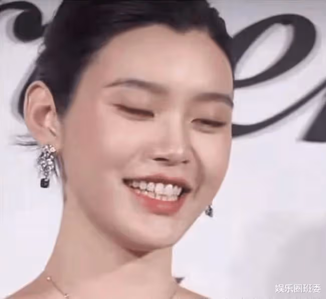 奚夢瑤曬產後健身照,身材恢復纖細如少女,扎倆小辮素顏超美