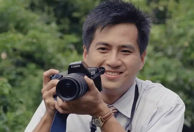 56歲香港著名男星復出拍劇,身材發胖顯油膩,網友直呼不敢認