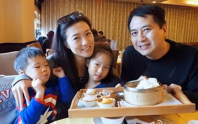 56歲香港著名男星復出拍劇,身材發胖顯油膩,網友直呼不敢認