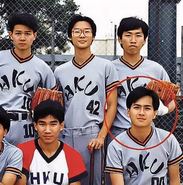 56歲香港著名男星復出拍劇,身材發胖顯油膩,網友直呼不敢認