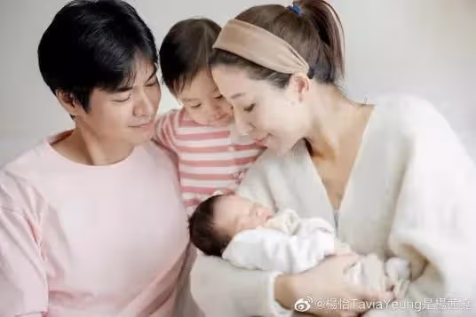 她終於復出：人間絕美黑蓮花，還得是她