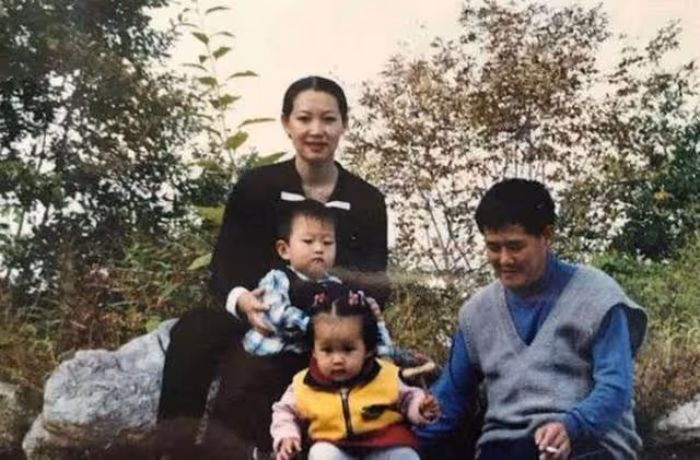 趙本山和「糟糠之妻」葛淑珍分開31年後,大女兒趙玉芳幸福嗎?
