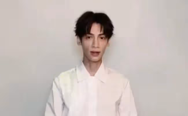 羅雲熙,實在不行你要麼就退圈修養,要麼就一直活在古裝里吧!