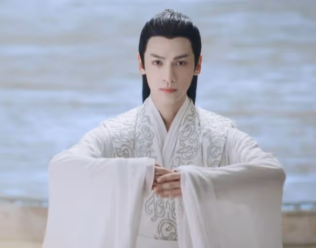羅雲熙,實在不行你要麼就退圈修養,要麼就一直活在古裝里吧!