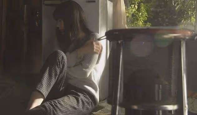我為老公辭去高管職位,任由他和婆婆把我禁足在地下室凌辱 2 年