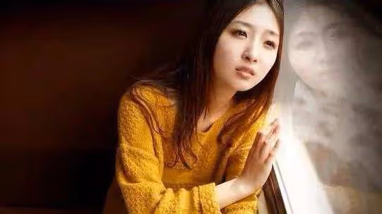 老公帶女網友回家,前半夜在我身上意猶未盡,後半夜又爬上她的床