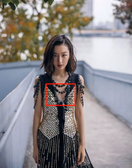周冬雨平板身材卻屢成時尚圈的新主，反倒是章子怡等大牌不自然