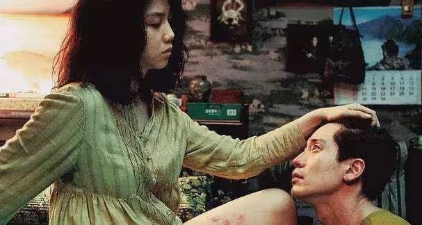我在酒店開了間房,我心愛的女人卻帶著另一個男人過去滾床單