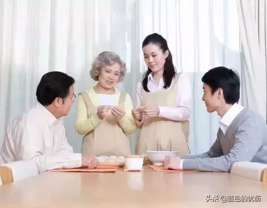回娘家，母親端走外孫女的一碗牛肉，女兒生氣每月2千孝敬錢停了