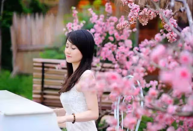 我把工資卡給婆婆保管,八年後買房她主動還給我,一查餘額傻了眼
