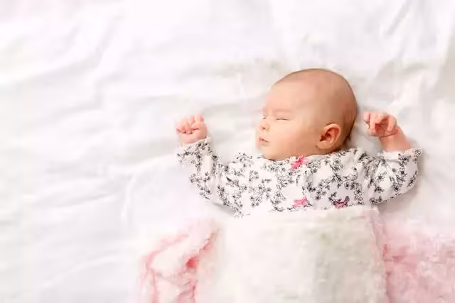 婆婆:兒媳,我女兒滿月走了,你帶孫子回家吧;阿姨,我們離婚了