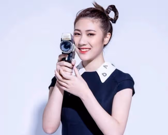 張兆輝女兒出道當模特,17歲五官精緻星味十足,國外留學成績優異