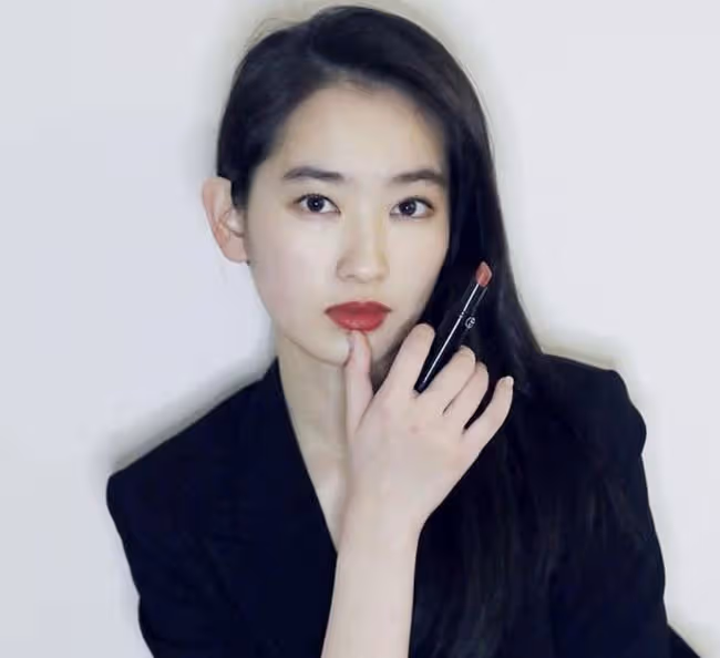 張兆輝女兒出道當模特,17歲五官精緻星味十足,國外留學成績優異