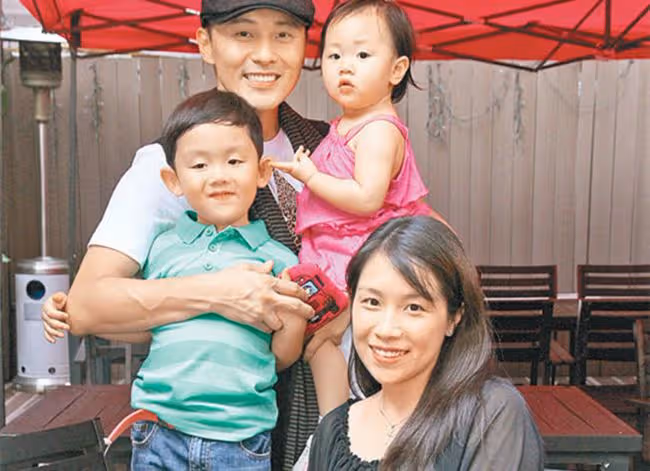 曹永廉父女罕同框，57歲凍齡有術似小伙，10歲女兒太像外公姜大衛