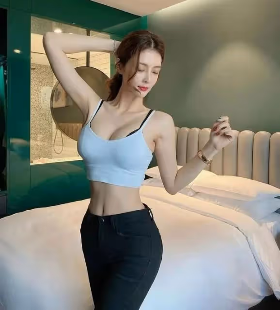 「韓國第一美胸」性感大片流出!黑絲翹臀比楊冪還撩