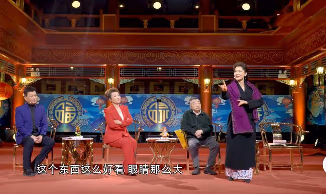 58歲何賽飛登央視!身姿絕美風韻十足,與小23歲李思思同框似姐妹