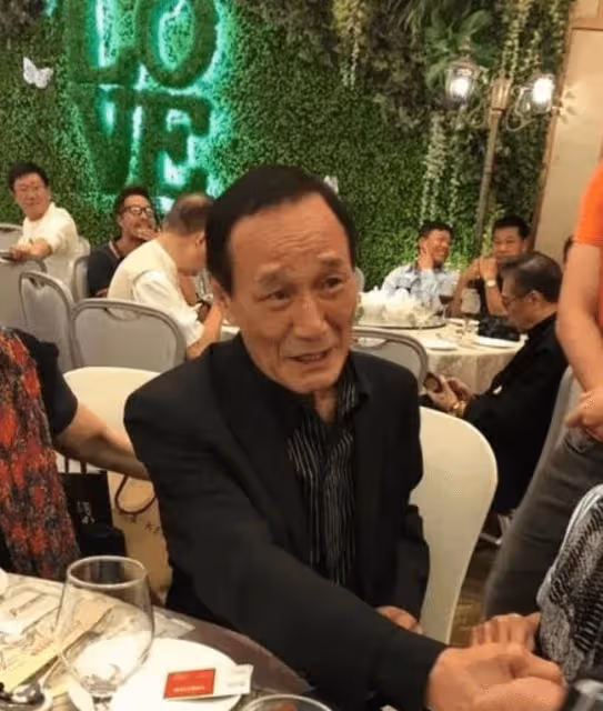 當年，陳惠敏去帝都推銷紅酒，臧天朔為盡地主之誼，特意點10瓶皇家禮炮