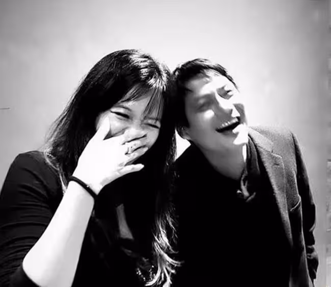 周迅前夫高聖遠疑曝新戀情!與外籍美女親密合照,配文曖昧笑開懷