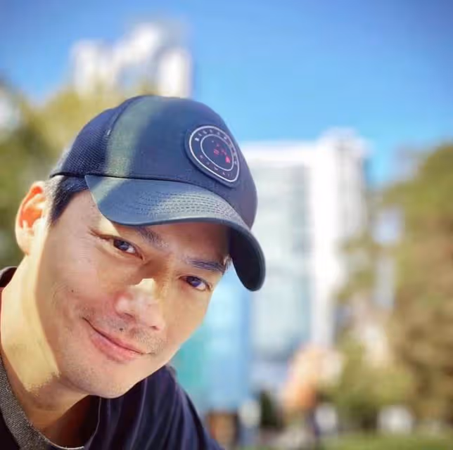 周迅前夫高聖遠疑曝新戀情!與外籍美女親密合照,配文曖昧笑開懷