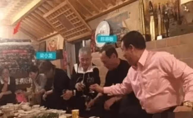 當年，陳惠敏去帝都推銷紅酒，臧天朔為盡地主之誼，特意點10瓶皇家禮炮