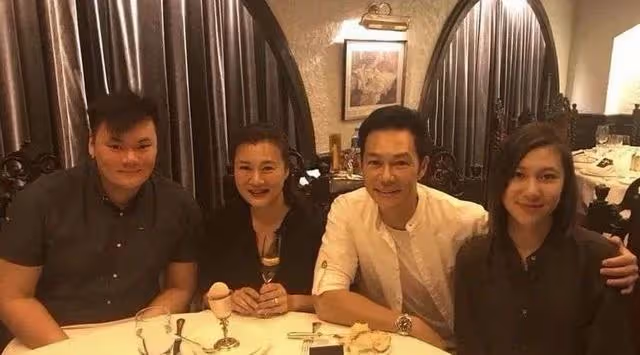 張兆輝曬17歲愛女寫真照,五官精緻神似鍾嘉欣,已悄悄入行做模特
