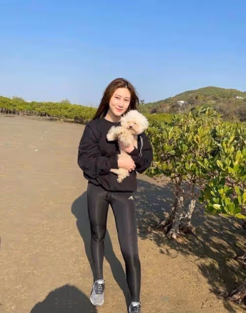 張兆輝曬17歲愛女寫真照,五官精緻神似鍾嘉欣,已悄悄入行做模特