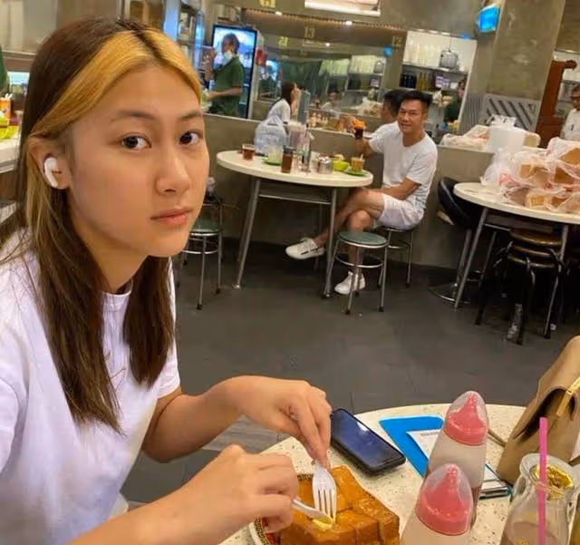 張兆輝曬17歲愛女寫真照,五官精緻神似鍾嘉欣,已悄悄入行做模特