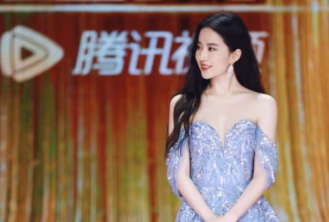娛樂圈裡最安靜的女星,獲得獎項無數,網友稱只有她能擔得起「神仙姐姐」的稱號