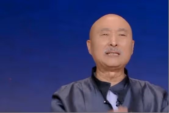 「喜劇大師」陳佩斯,靠吃麵條一舉成名,背後卻因小品三次落淚