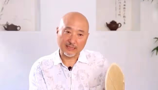 「喜劇大師」陳佩斯,靠吃麵條一舉成名,背後卻因小品三次落淚