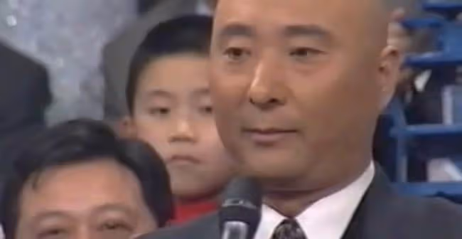 「喜劇大師」陳佩斯,靠吃麵條一舉成名,背後卻因小品三次落淚