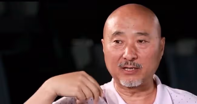 「喜劇大師」陳佩斯,靠吃麵條一舉成名,背後卻因小品三次落淚