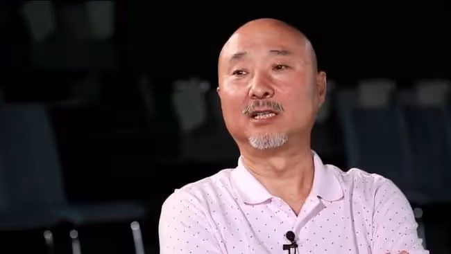 「喜劇大師」陳佩斯，靠吃麵條一舉成名，背後卻因小品三次落淚