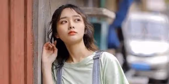 抬手幫他擦汗他身子一僵,大腿之上,明顯感覺有凸起,我心跳加速