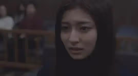 結婚前一晚我被人下藥迷暈,睜開眼被賣到村子裡,有男人向我靠來