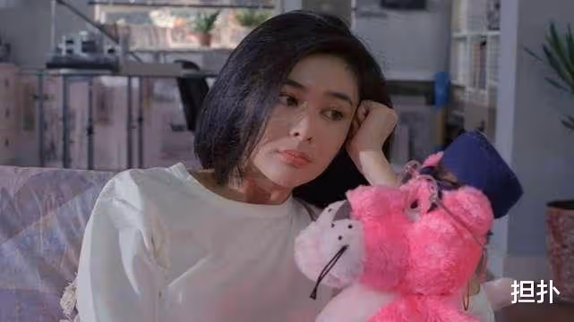 香港兩大絕色美人,一個最終嫁入千億豪門,另一個卻數次無緣豪門