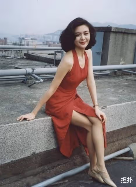 香港兩大絕色美人,一個最終嫁入千億豪門,另一個卻數次無緣豪門