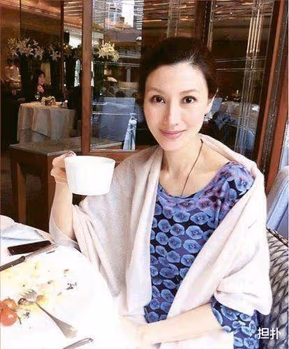 香港兩大絕色美人,一個最終嫁入千億豪門,另一個卻數次無緣豪門