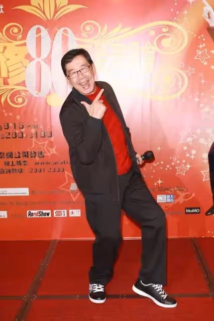 90歲大壽!TVB老戲骨獲好友送金壽桃蛋糕慶祝,與太太恩愛數十載