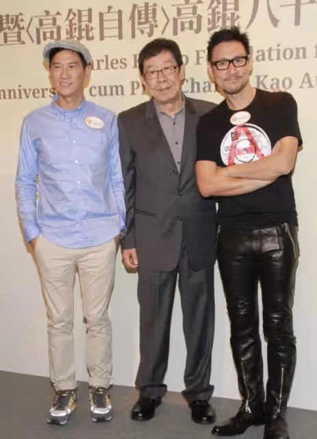 90歲大壽!TVB老戲骨獲好友送金壽桃蛋糕慶祝,與太太恩愛數十載