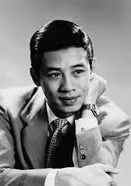 90歲大壽!TVB老戲骨獲好友送金壽桃蛋糕慶祝,與太太恩愛數十載