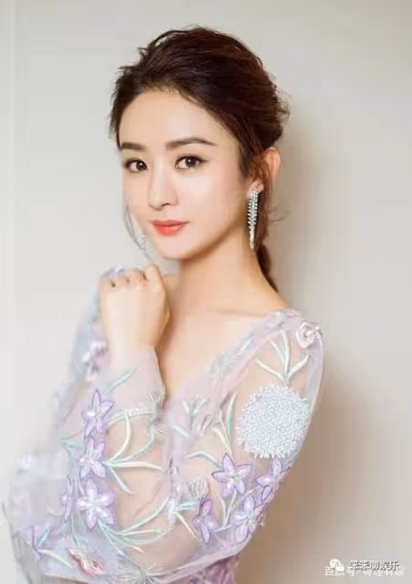 逆襲成功的趙麗穎,卻遲遲沒登上春晚,得知原因才明白她的無奈