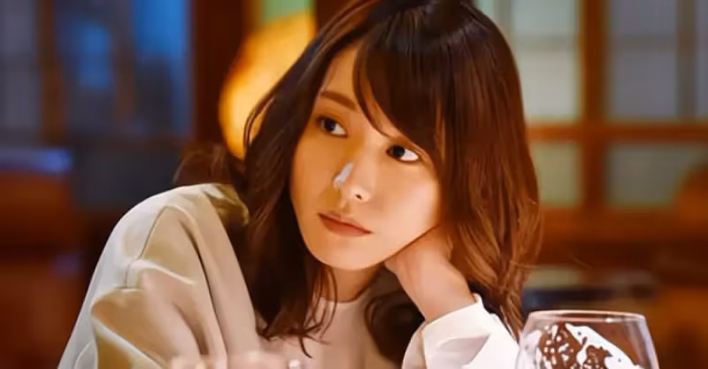 丈夫洗澡時，我閨蜜給他發紅包，看到下面備註，我結束10年婚姻