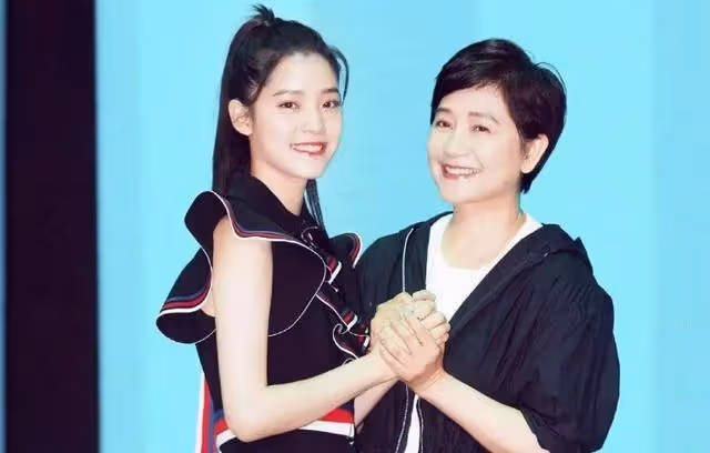 一心求子卻只生了三個女兒，一代「玉女」傅娟，愛得太卑微