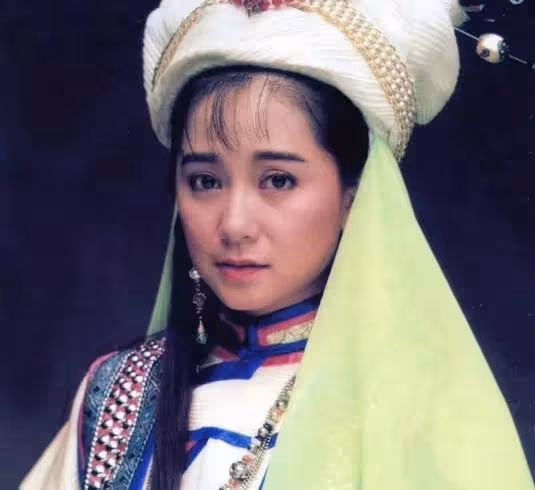 一心求子卻只生了三個女兒，一代「玉女」傅娟，愛得太卑微