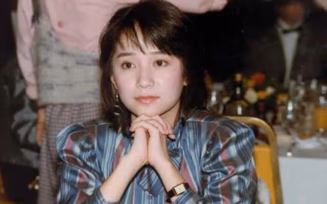 一心求子卻只生了三個女兒，一代「玉女」傅娟，愛得太卑微