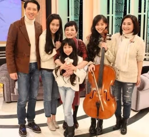 一心求子卻只生了三個女兒，一代「玉女」傅娟，愛得太卑微
