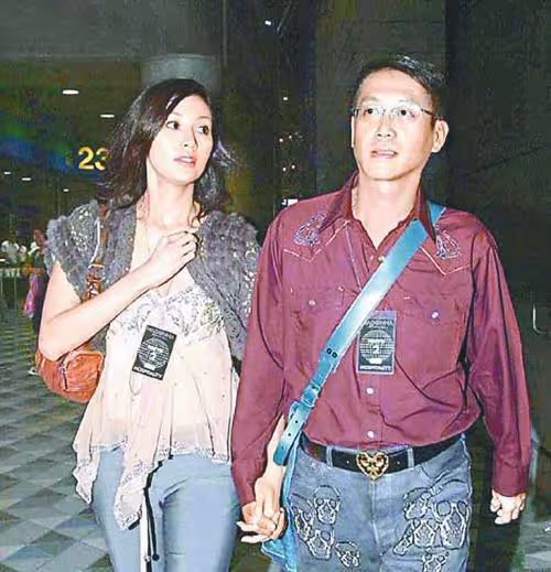 天上人間的大佬，曾看上李嘉欣，但是對方嫌他不夠有錢而選擇別人